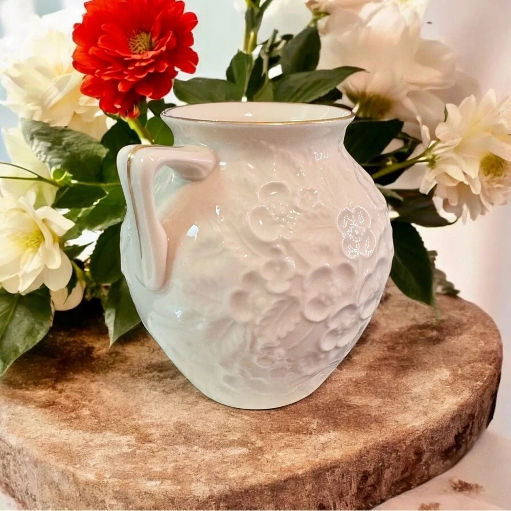 Lenox Dogwood Blossom Porcelain Ivory With 24k Gold Trim Double Handle Vase